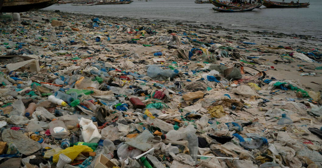 Plast är ett stort problem både för djur, växter och klimat. Ett nytt globalt avtal för att minska nedskräpning och användning är på gång. Arkivbild. Plast på menyn när miljöministrar möts i Sverige
