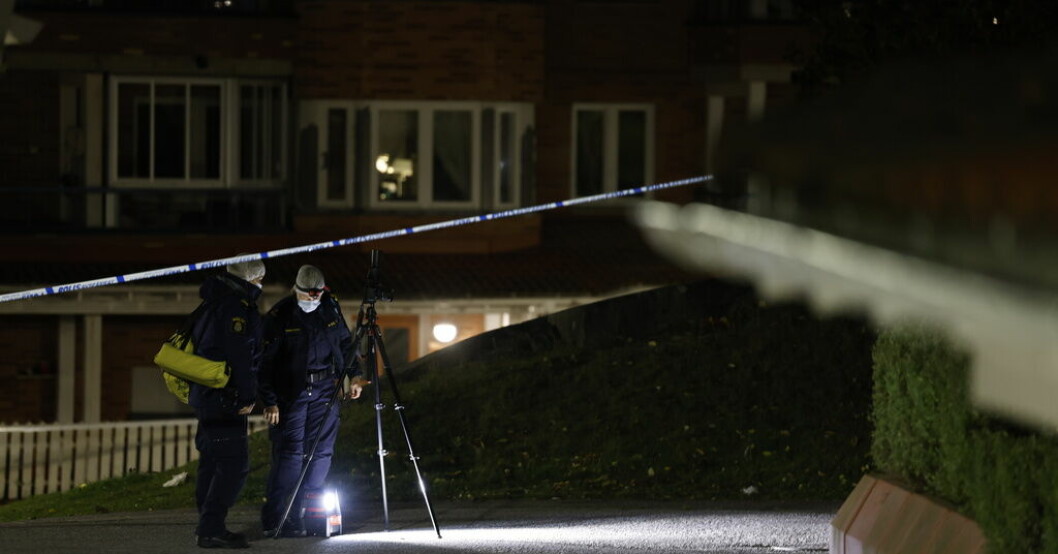 Polis på plats efter skottlossningen i Saltskog i södra Södertälje den 6 oktober 2022, då en 19-åring dog och en 16-åring skadades. Tonåringar åtalas efter mordvågen i Södertälje
