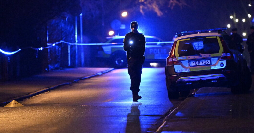 Polis på plats på i stadsdelen Segevång i Malmö sedan en man i 30-årsåldern hittats skjuten tidigare i februari. Flera risker när gängdeltagande ska bli olagligt