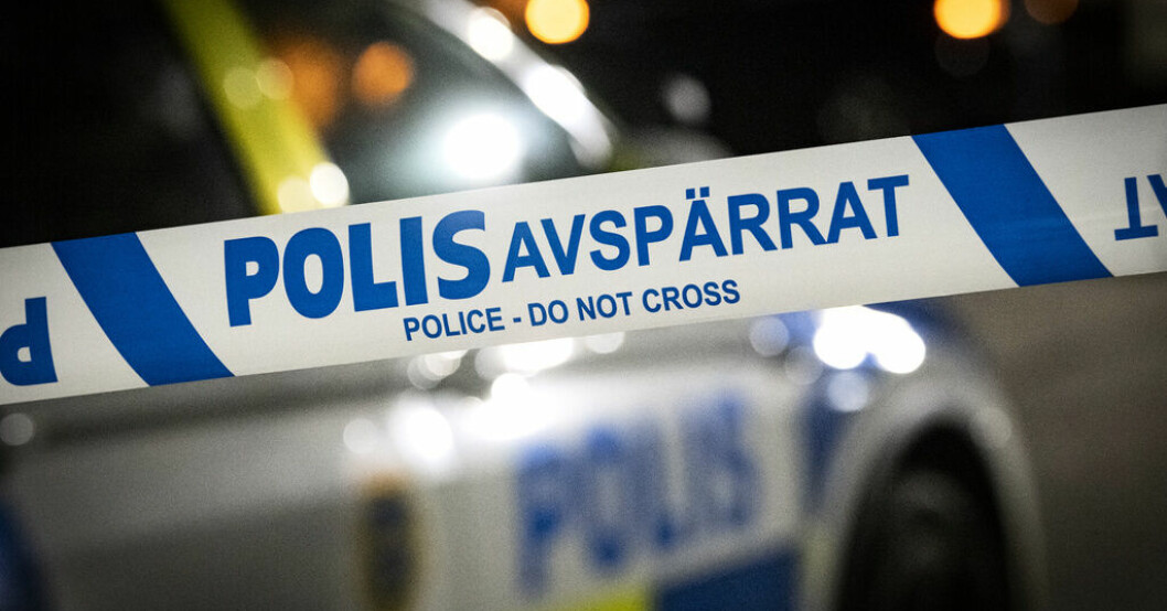 Polisen har hållit kvar avspärrningarna i området på grund av explosionsrisk. Arkivbild. Buss exploderade i Västervik – militär på väg