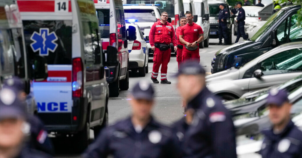 Polisen har spärrat av området kring grundskolan i Belgrad, där flera elever och en vakt sköts till döds på onsdagsmorgonen. Åtta barn skjutna till döds i skoldåd i Belgrad