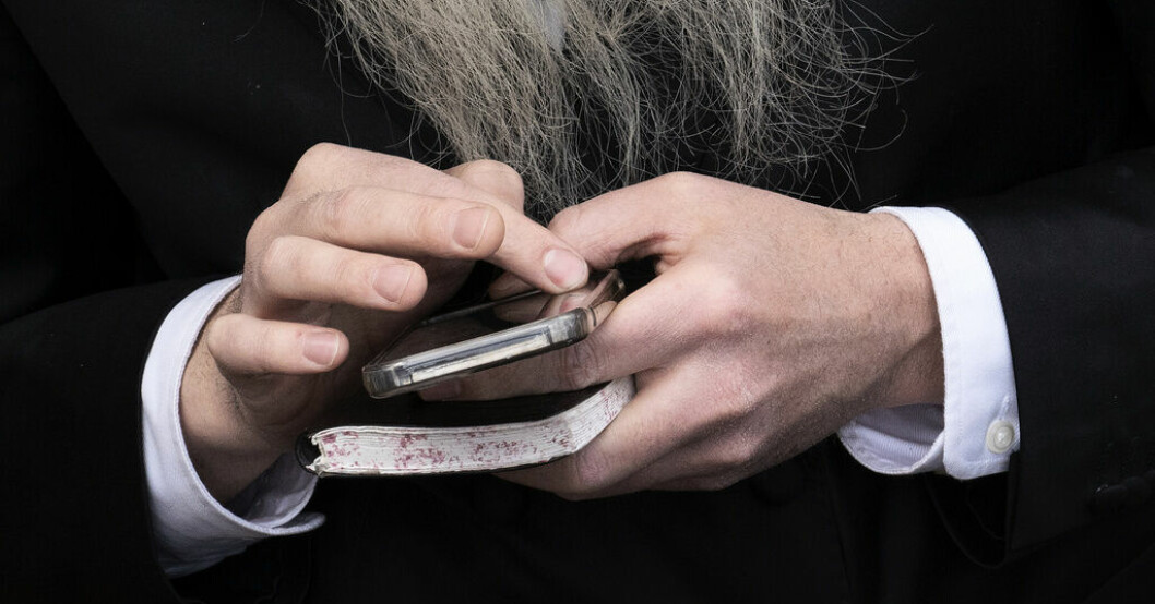 Polisens nationella bedrägericentrum vid Noa har fått in 800 anmälningar om sms-bedrägerier bara i år. Polisens tips mot bedragarna: Skaffa kodord