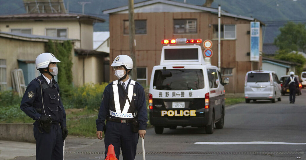 Poliser har spärrat av runt en byggnad i Nakano, Japan. Flera personer har blivit dödade i ett våldsdåd. Arkivbild. Poliser dödade i våldsdåd i Japan