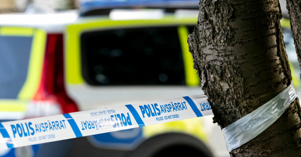Polismannen lade två vapenmagasin på polisbilens tak och glömde sedan bort dem. Arkivbild. Polis glömde ammunition på biltak