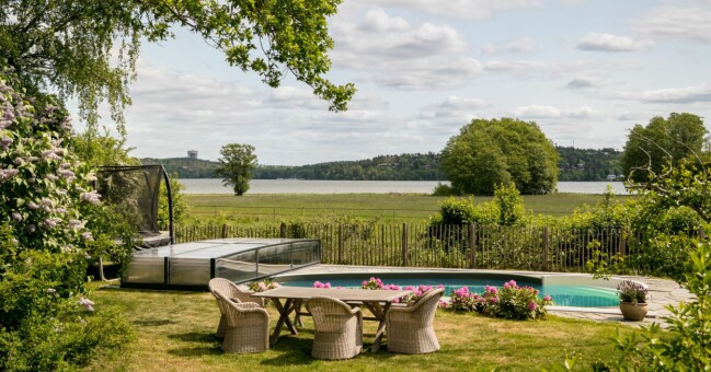 Carolina Gynning säljer lyxvillan på Ekerö – se bilderna | Hänt