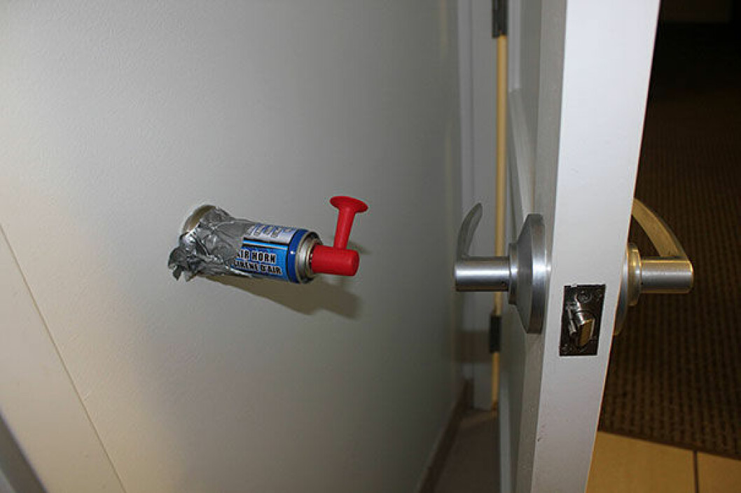 Via: <a href="http://www.boredpanda.com/funny-april-fools-pranks/" target="_blank" rel="noopener">Bored Panda</a> pranks18