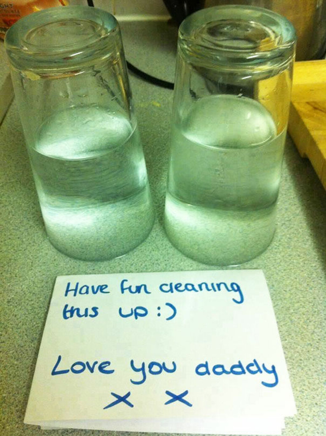 Via: <a href="http://www.boredpanda.com/funny-april-fools-pranks/" target="_blank" rel="noopener">Bored Panda</a> pranks5
