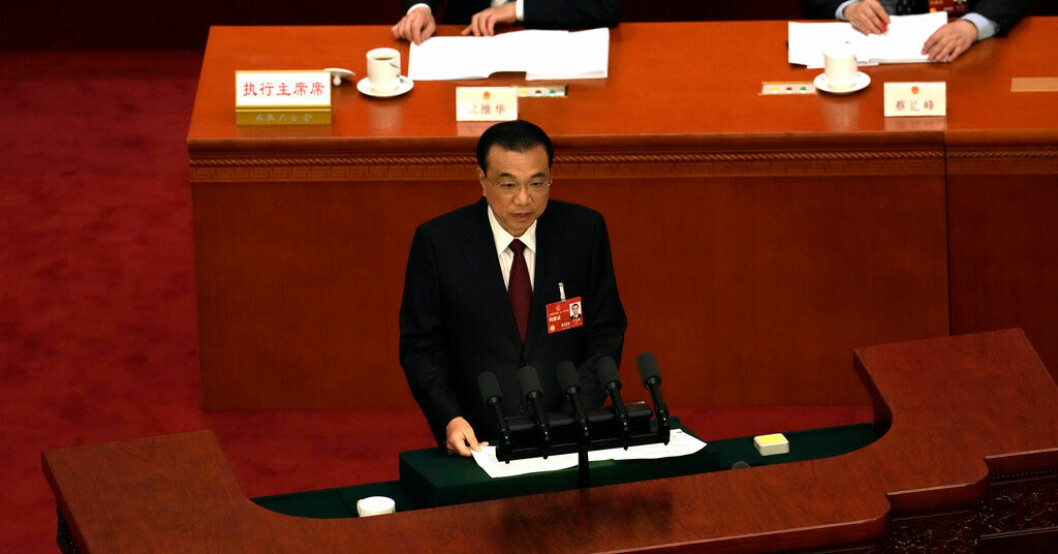 Premiärminister Li Keqiang under öppningsceremonin av den årliga nationella folkkongressen på söndagen. Kina sänker tillväxtmålet – oväntat
