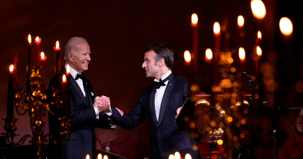 President Joe Biden och franske presidenten Emmanuel Macron under Macrons statsbesök i Washington|DC i december 2022. Arkivbild. Försonande samtal mellan Biden och Macron