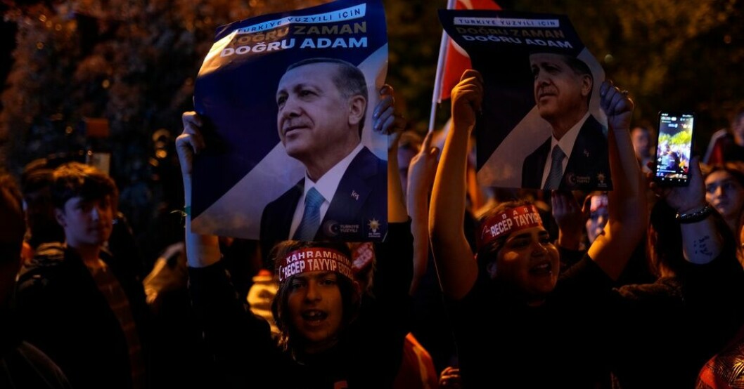President Recep Tayyip Erdogan har fortfarande flest röster när merparten av dem har räknats. Erdogan har tappat sin tidigare majoritet