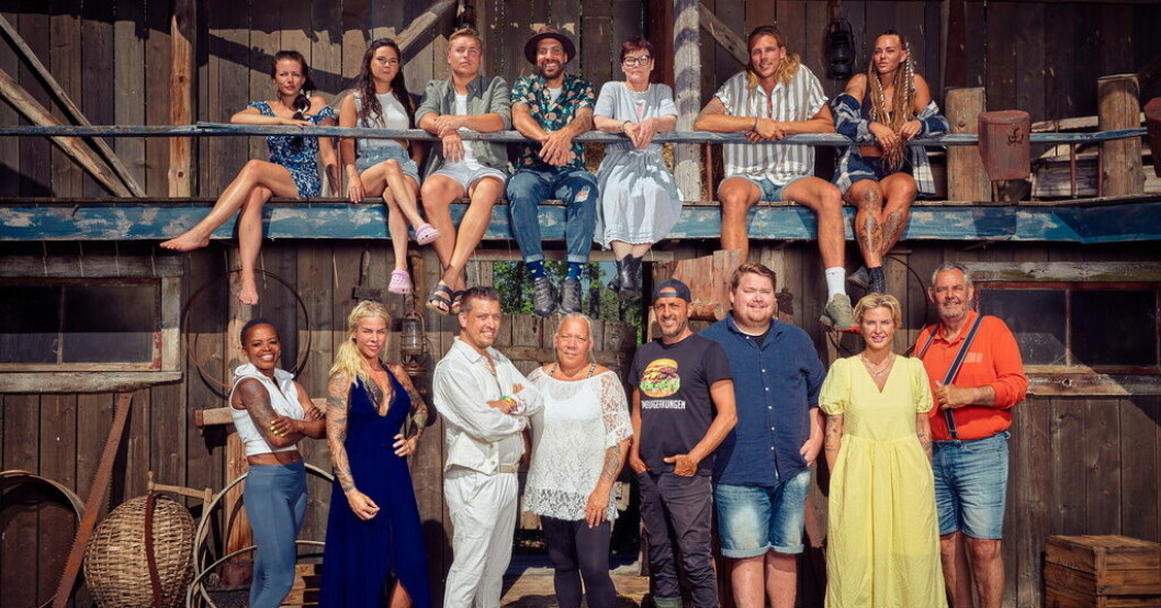 Pressbild på alla deltagare i årets säsong. TV4 avslöjade Farmenvinnare