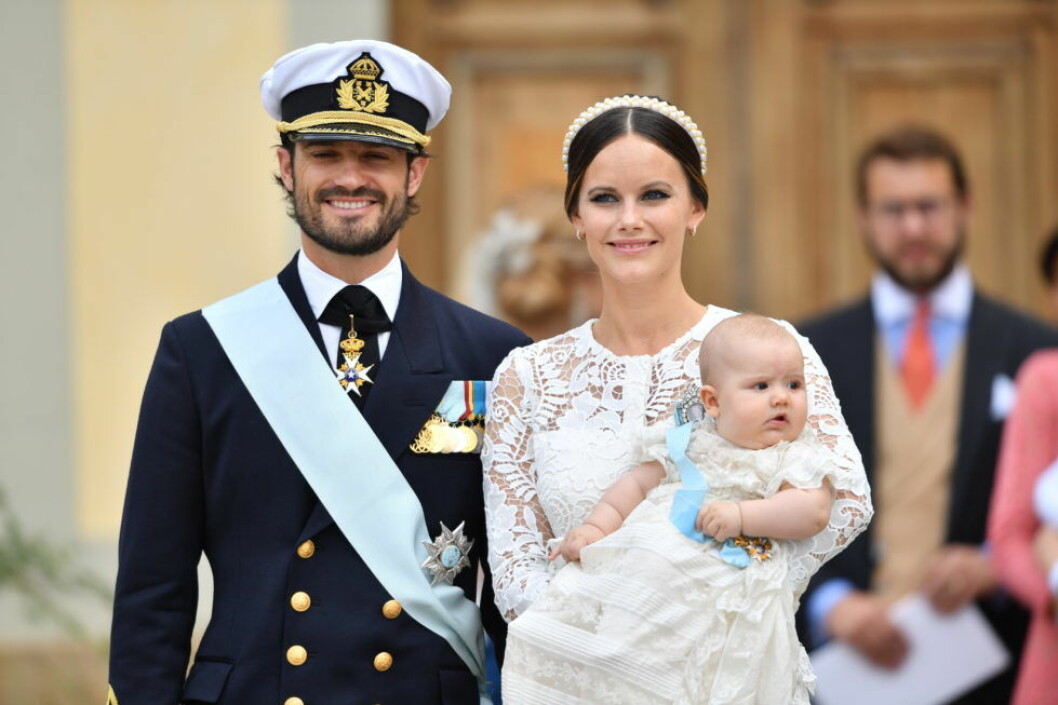 Nu är prins Alexander döpt och prins Carl Philip och prinsessan Sofia såg allt nöjda ut efter ceremonin. Nu är prins Alexander döpt och prins Carl Philip och prinsessan Sofia såg allt nöjda ut efter ceremonin.