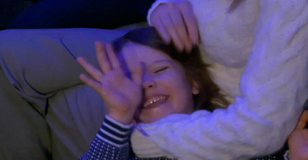 Prinsen passade på att busa lite i sin mamma, prinsessan Sofias, famn. Prinsen passade på att busa lite i sin mamma, prinsessan Sofias, famn.
