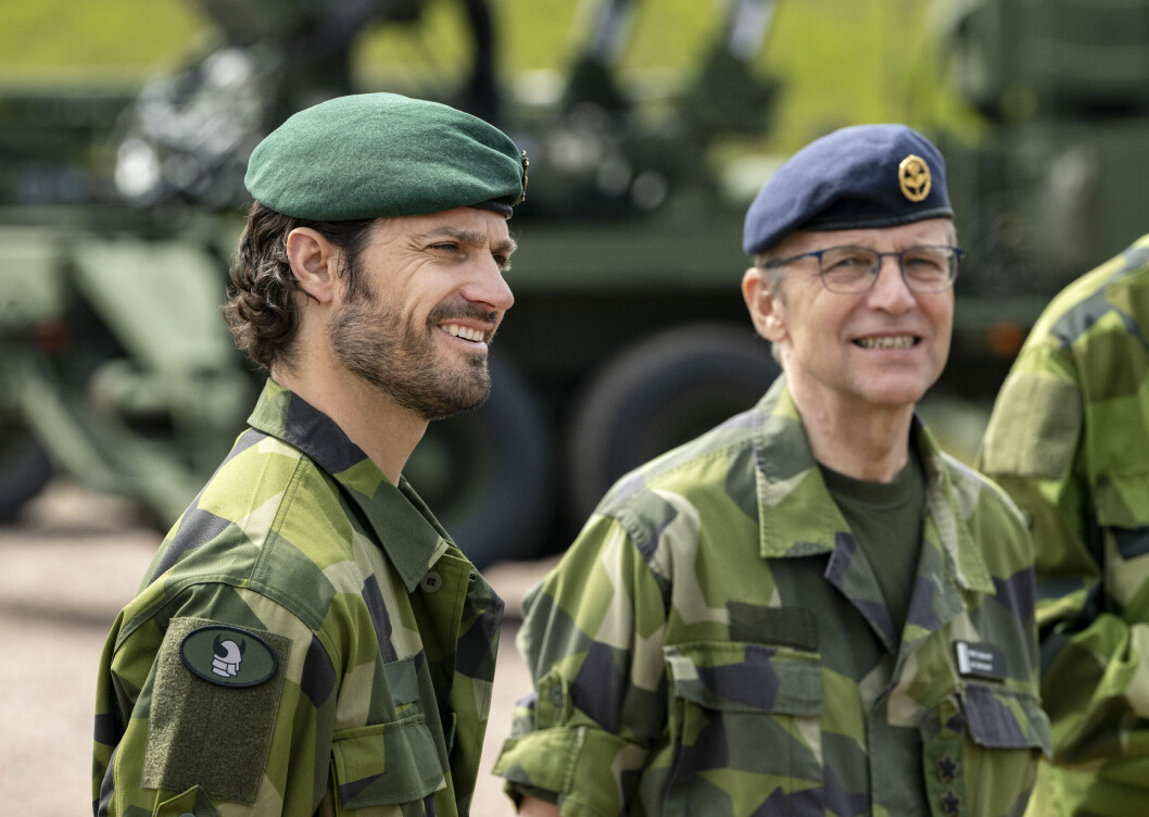 Prins Carl Philip och HMK Stabschef Jan Salestrand på besöket vid Luftvärnsregementet LV6 i Halmstad under torsdagen. Prins Carl Philip och HMK Stabschef Jan Salestrand på besöket vid Luftvärnsregementet LV6 i Halmstad under torsdagen.