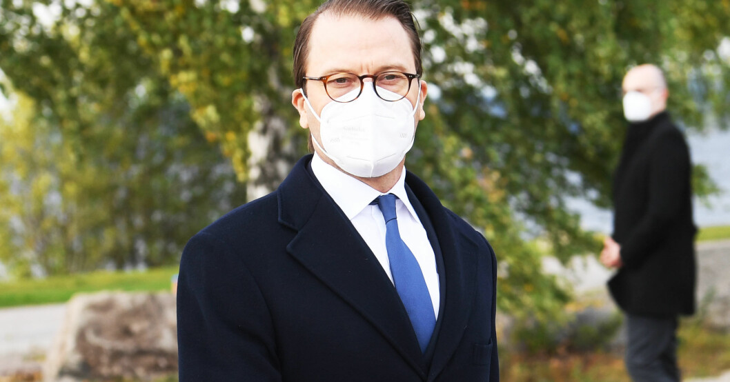 Prins Daniel följer restriktioner. FOTO: Fredrik Sandberg/TT Prins Daniel