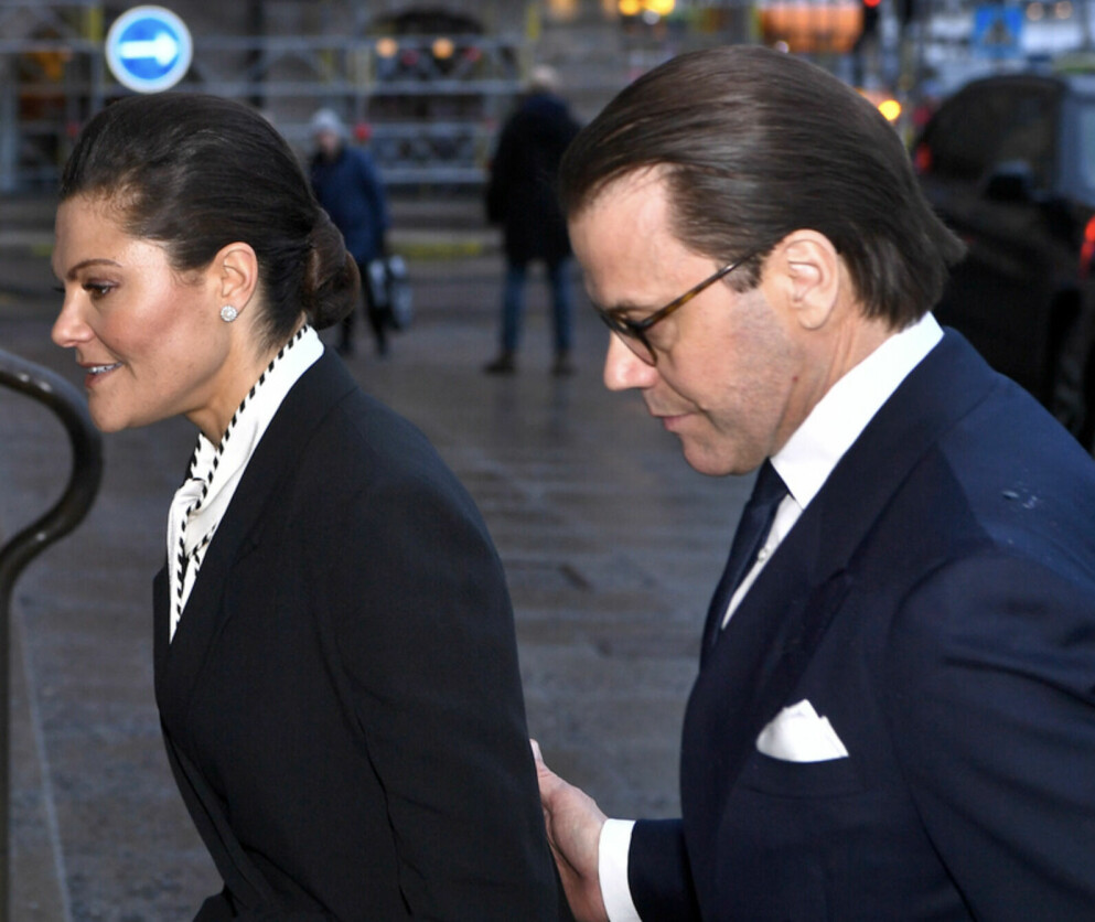 Kronprinsessan och prinsen på väg. Kronprinsessan Victoria och prins Daniel påväg in