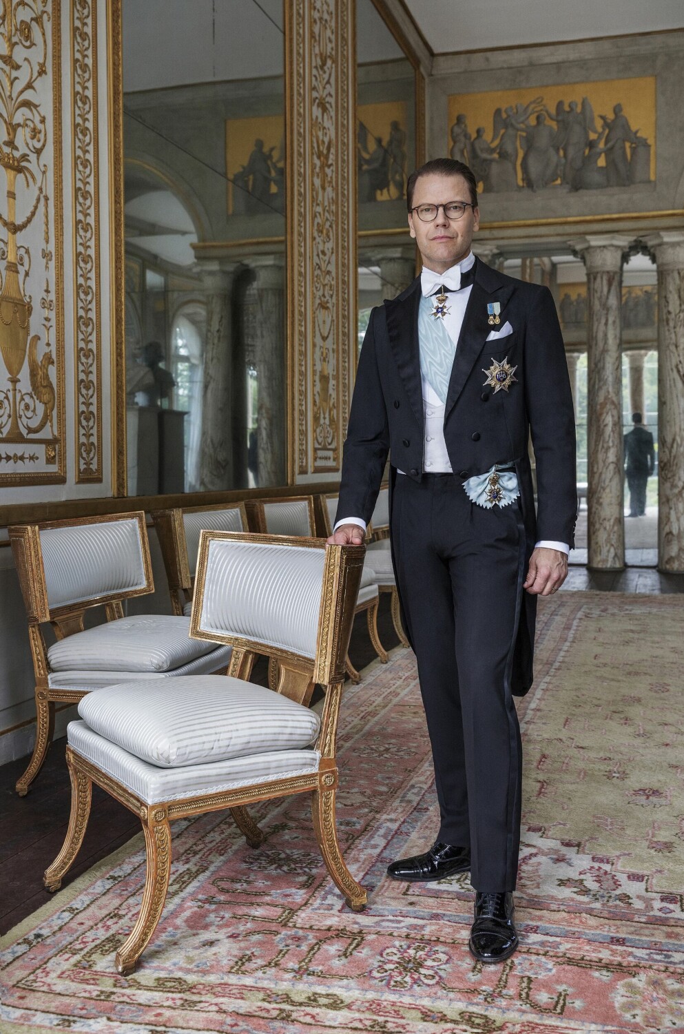 Prins Daniels porträtt i Gustav III:s paviljong på Haga slott i samband med firandet av hans och kronprinsessan Victorias bröllopsdag. Prins Daniels porträtt i Gustav III:s paviljong på Haga slott i samband med firandet av hans och kronprinsessan Victorias bröllopsdag.