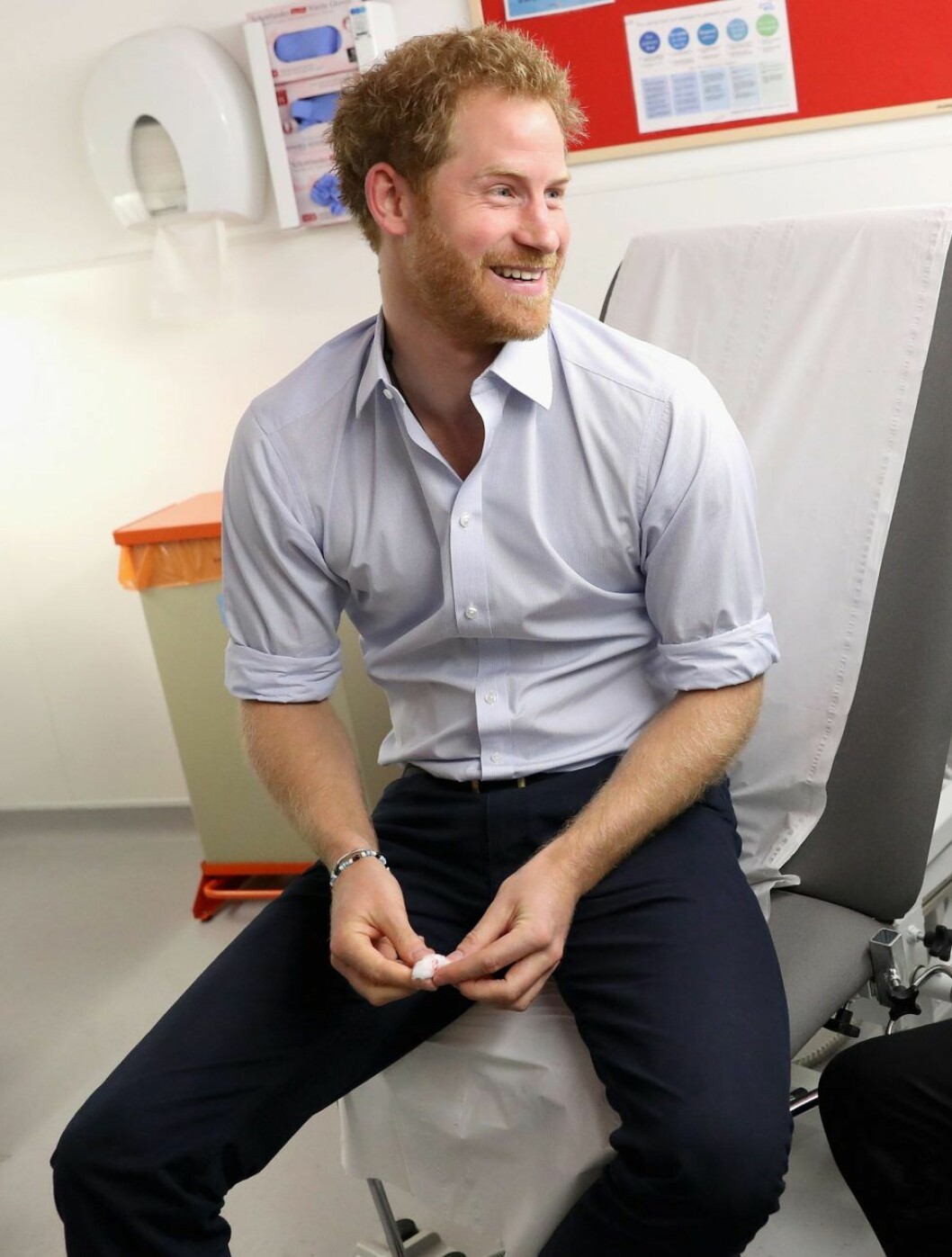 Prins Harry väntar på sitt provsvar.