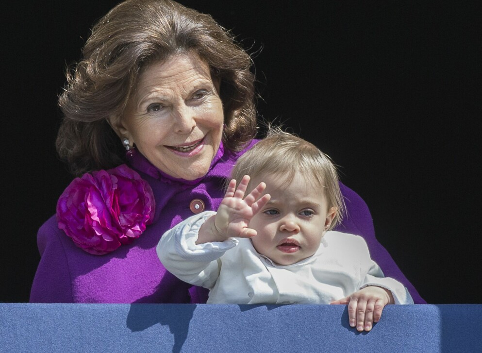 Prinsessan Leonore på morfar kung Carl XVI Gustafs 69:e födelsedagsfirande.