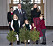 Prinsessparets barn visar stolt upp sina små julgranar som de fått vid den traditionella granutdelningen på Stockholms slott.