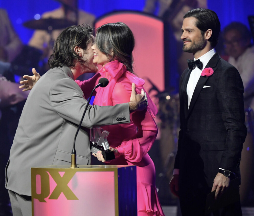 Prinsparet och Benjamin Ingrosso på QX-galan. Benjamin Ingrosso kramar prinsessan Sofia