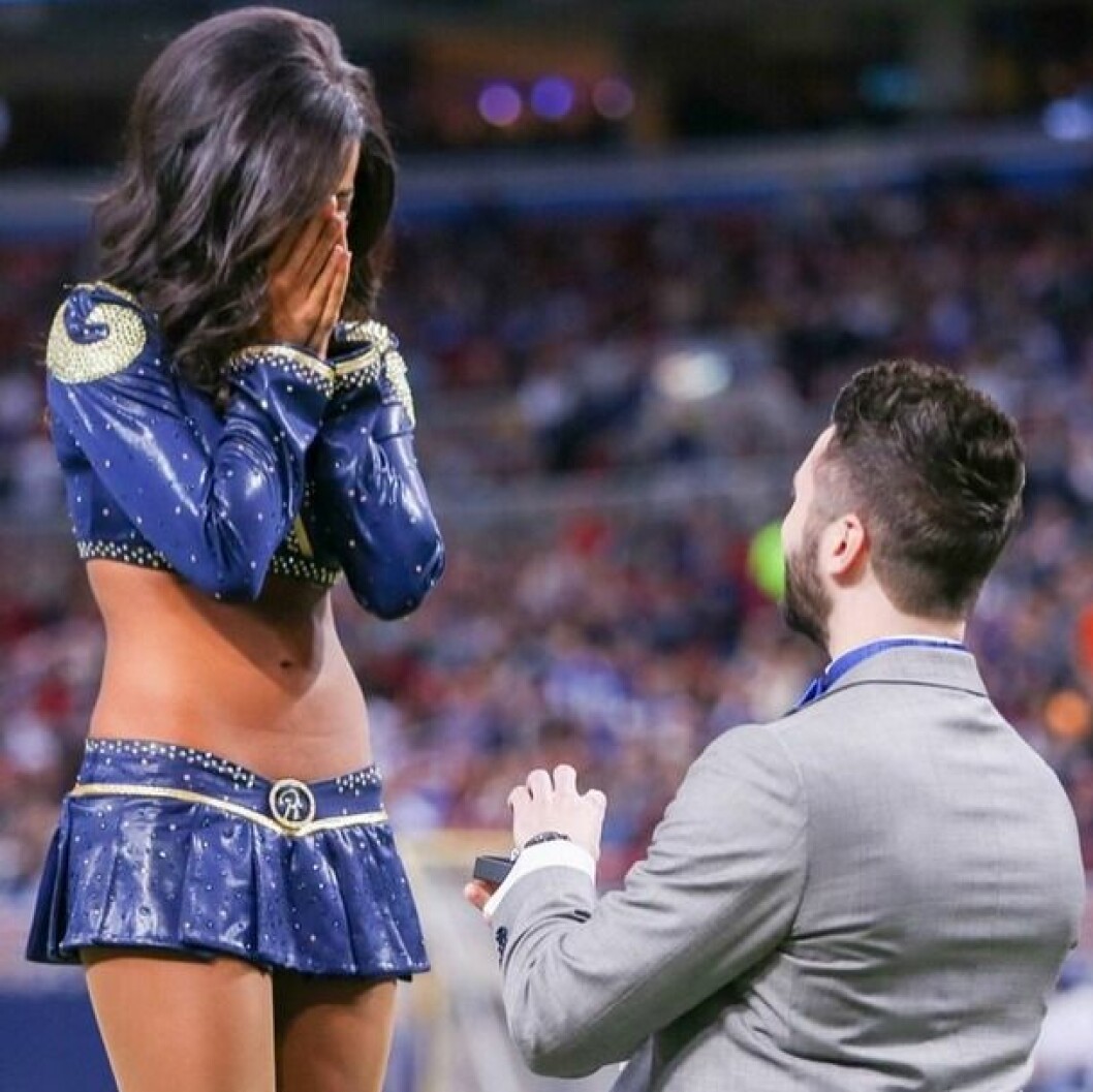 Via: <a href="https://instagram.com/howheasked/" target="_blank" rel="noopener">HowHeAsked/Instagram</a> proposal17