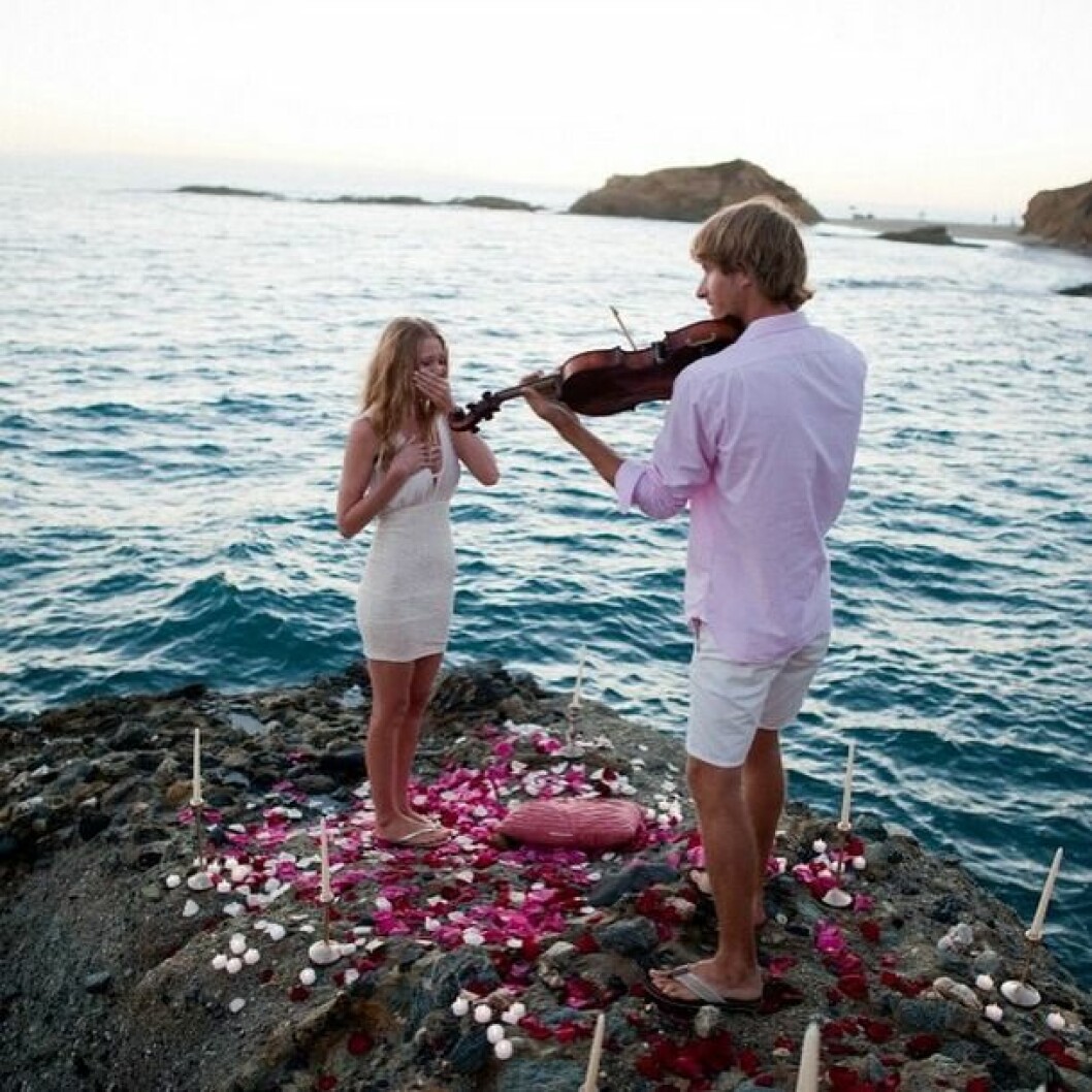 Via: <a href="https://instagram.com/howheasked/" target="_blank" rel="noopener">HowHeAsked/Instagram</a> proposal23