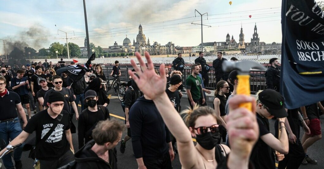 Protester bröt ut i flera tyska städer sedan aktivister från extremvänstern dömts för att ha deltagit i en attack mot en nynazist. Bild från Dresden. Flera skadade i protester i Leipzig