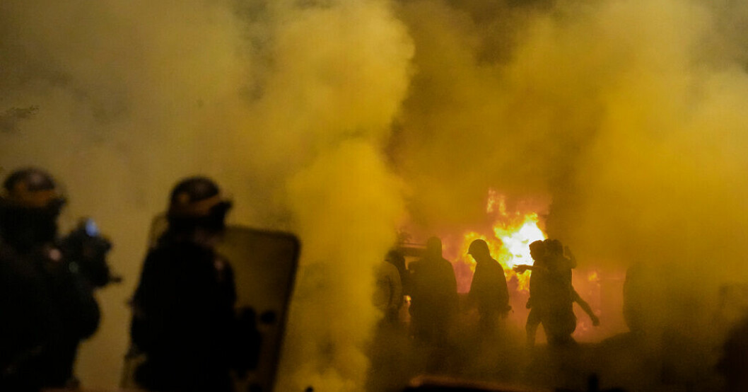 Protester i Parisförorten Nanterre efter polisens dödsskjutning av en tonårspojke. Expert: Sommaren kan bli våldsam