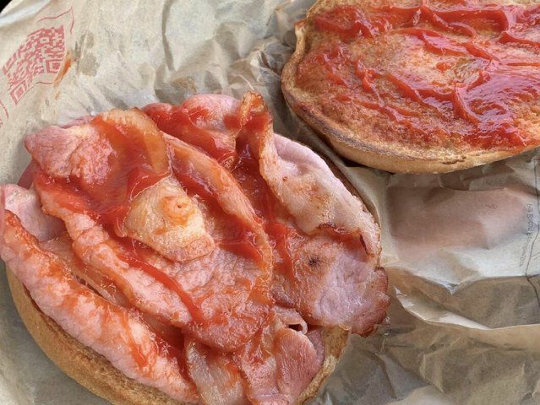 Simon Robinson, 27, lider av OCD. Han räknar alltid sina baconskivor innan han äter sin burgare. Denna gång räddade OCD honom.