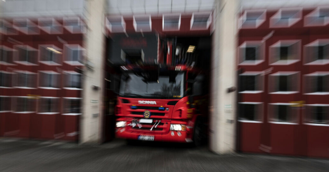 Räddningstjänsten fick hjälpa en fallskärmshoppare i Karlsborg som fastnade i ett träd. Arkivbild. Fallskärmshoppare fastnade i träd