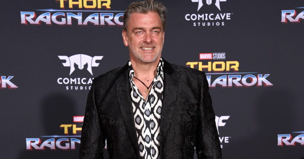 Ray Stevenson vid premiären av filmen "Thor: Ragnarök" i Los Angeles 2017. Arkivbild. Skådespelaren Ray Stevenson är död