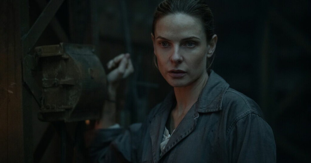 Rebecca Ferguson spelar huvudrollen i "Silo", som hon även är med och producerar. Pressbild. Veckans film och serier – instängt för Ferguson