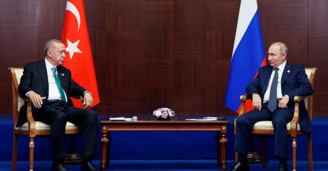 Recep Tayyip Erdogan och Vladimir Putin vid ett toppmöte i Kazakstan i oktober förra året. Erdogan: Putin kan inviga reaktor i Turkiet