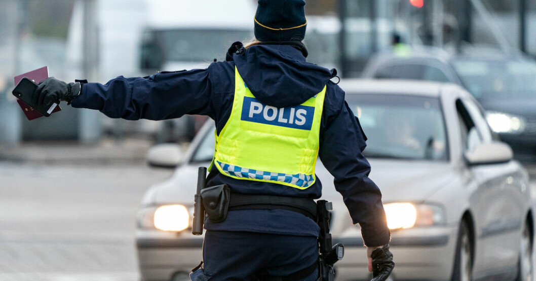 Regeringen vill ge polisen rätt att kroppsvisitera personer som reser in eller ut ur landet – utan att det finns en konkret brottsmisstanke. Arkivbild. Polis kan få kroppsvisitera utan misstanke