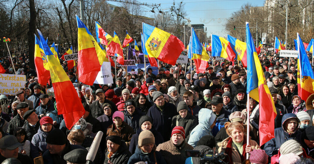 Regimkritiska demonstranter i Moldaviens huvudstad Chisinau på söndagen. Moskvakopplat nätverk infiltrerades i Moldavien