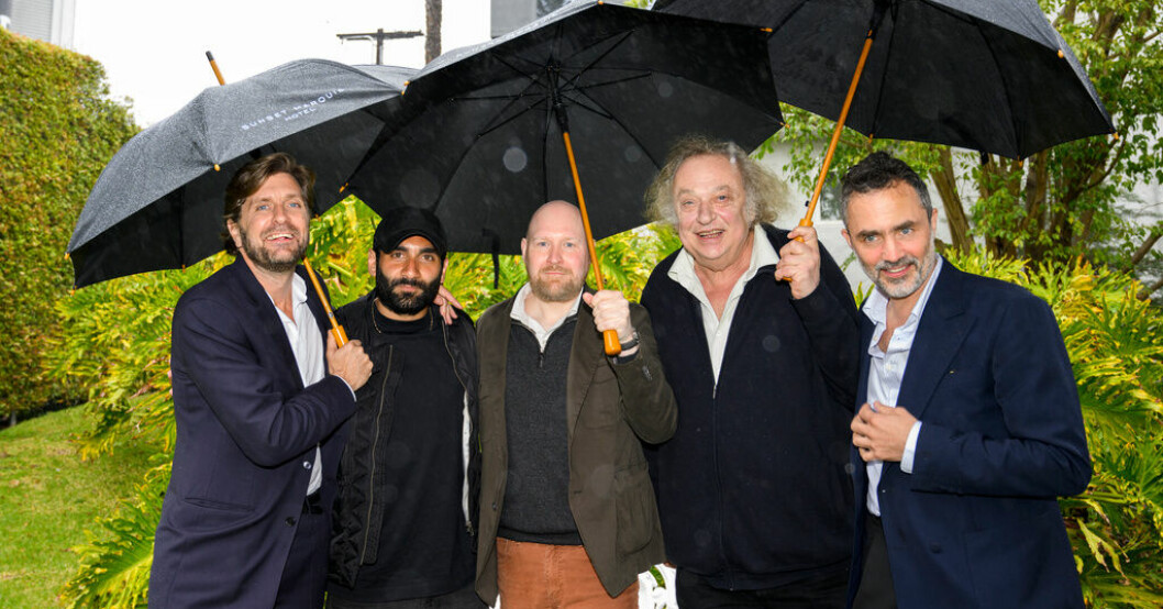 Regissören Ruben Östlund med gänget från "Triangle of sadness", skådespelarna Arvin Kananian, Henrik Dorsin och Zlatko Buric, tillsammans med producenten Erik Hemmendorff. Den här gången skriver Ruben Östlund tacktal