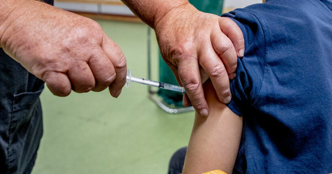 Rekommendationen om att vaccinera barn 12–17 år mot covid-19 togs bort den 1 november 2022. Arkivbild. Privat bekostade covid-vaccin till barn ses över