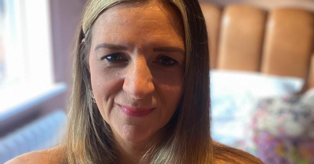 Rena Miras-Pye fick genomgå tre IVF-behandlingar innan hon blev gravid. Då hade bästisen Jemma Black redan hunnit föda ett barn och bli gravid på nytt. Rena Miras-Pye