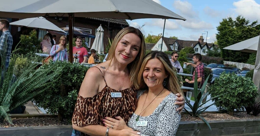 Jemma Black och Rena Miras-Pye träffades för första gången online. I dag är de bästa vänner och även surrogatmammor ihop. Jemma Black och Rena Miras-Pye