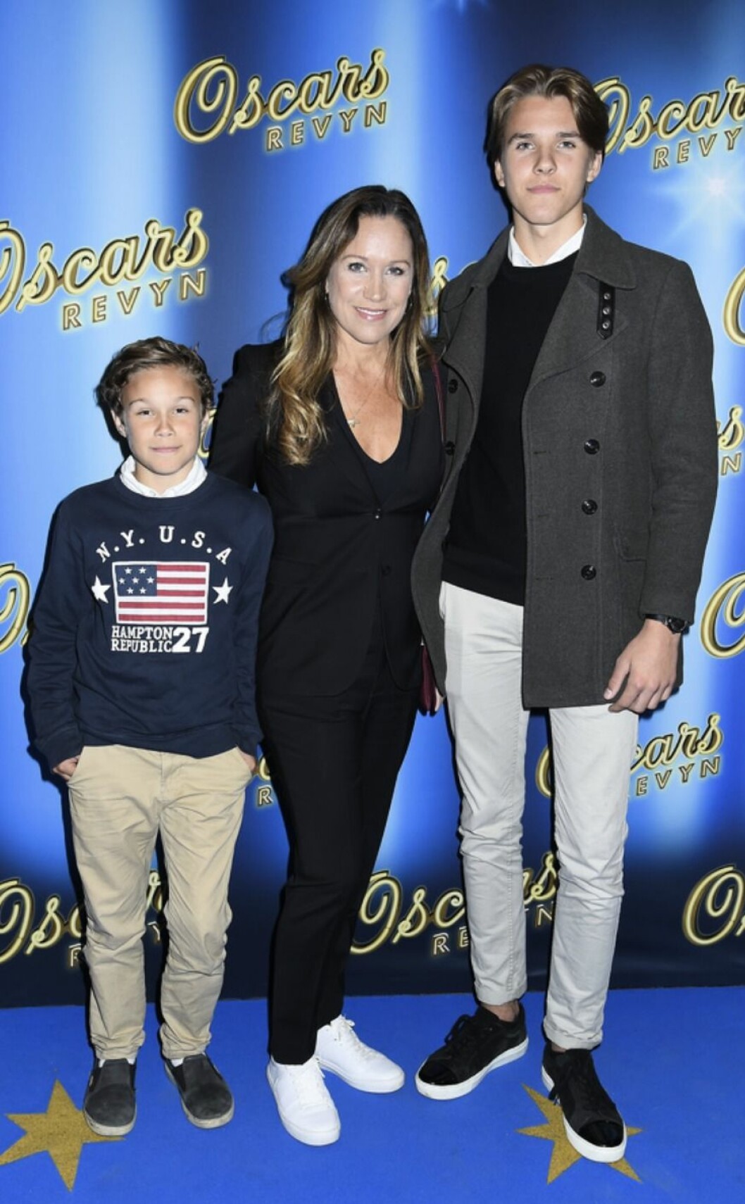 Renée Nyberg med sönerna Tom Zachrisson och Leo Hellenius på premiären av Oscarsrevyn på Oscarsteatern, 2016. FOTO: Karin Törnblom/TT Renée Nyberg med sönerna Tom Zachrisson och Leo Hellenius