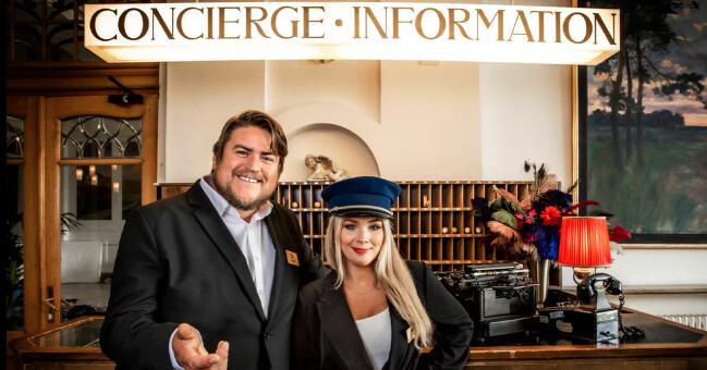Erik Ekstrand tillsammans med Keyyo som reseledare! Kristina Petrushina och Erik Ekstrand är reseledare för Hotell Romantik.