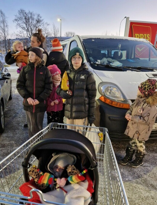 Hela familjen innan de ska handla.