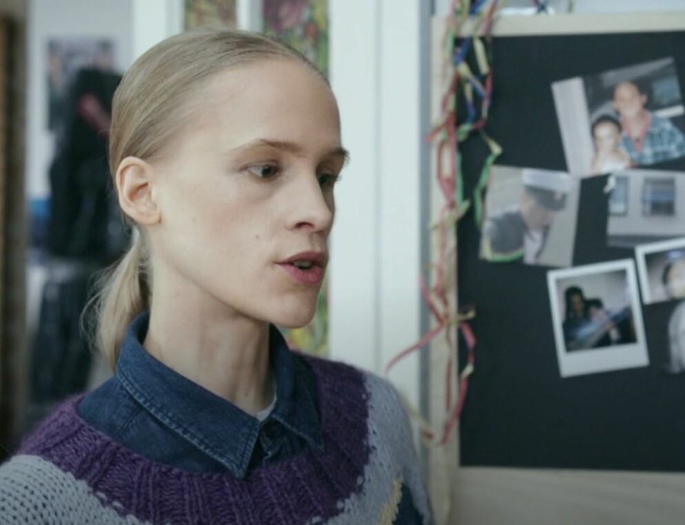 Josefin Rheborg som Öland i <span class=" italic" data-lab-italic_desktop="italic">Skitsamma</span>. Josefin Rheborg i Skitsamma