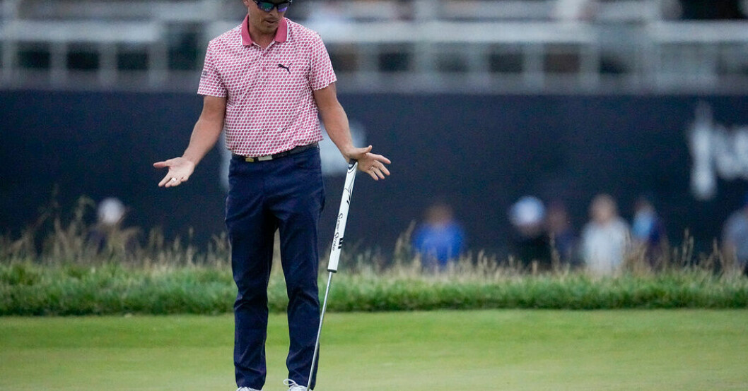 Rickie Fowler kunde knappt tro sina ögon när puttarna inte gick i. Clark och Fowler i ledning i US Open