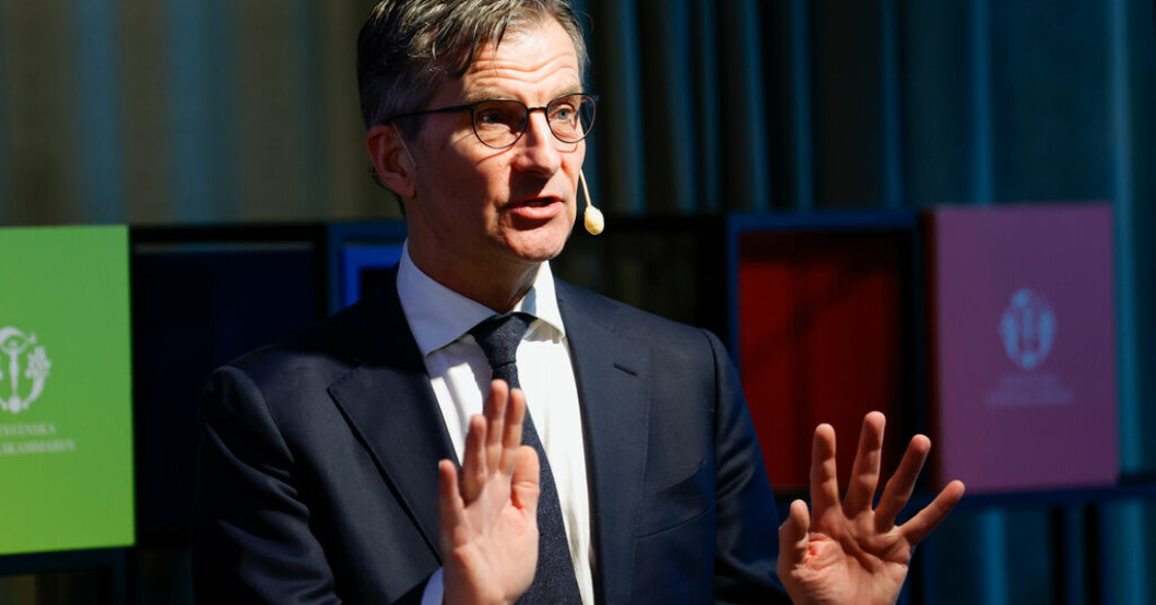 Riksbankschef Erik Thedéen kan pressas att ta rygg på USA:s centralbank med flera dubbelhöjningar till för att få bukt på inflationen. Arkivbild. Marknaden: Det blir mycket högre styrränta