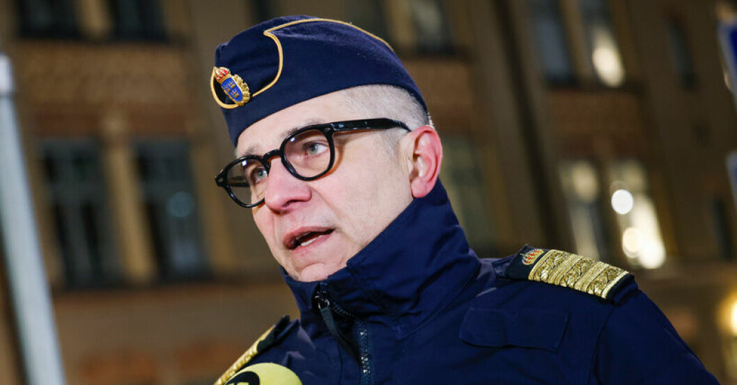 Rikspolischef Anders Thornberg håller pressträff i januari och meddelar att en "särskild händelse" inleds med anledning av våldet i Stockholm. Landet blir lidande när polisen Stockholmssatsar