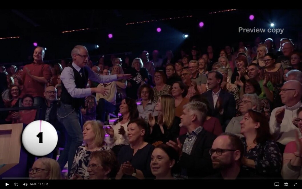 Robert Gustafsson letade febrilt efter sina gamla klasskamrater. Robert Gustafsson i Klassfesten på TV4