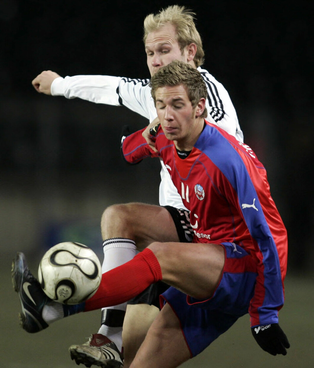 Robin Kacaniklic i Helsingborgs IF 2006, i ett möte med Rosenborg. På bilden syns även Mikael Dorsin, bror till skådespelaren Henrik Dorsin. Robin Kacaniklic och Mikael Dorsin.