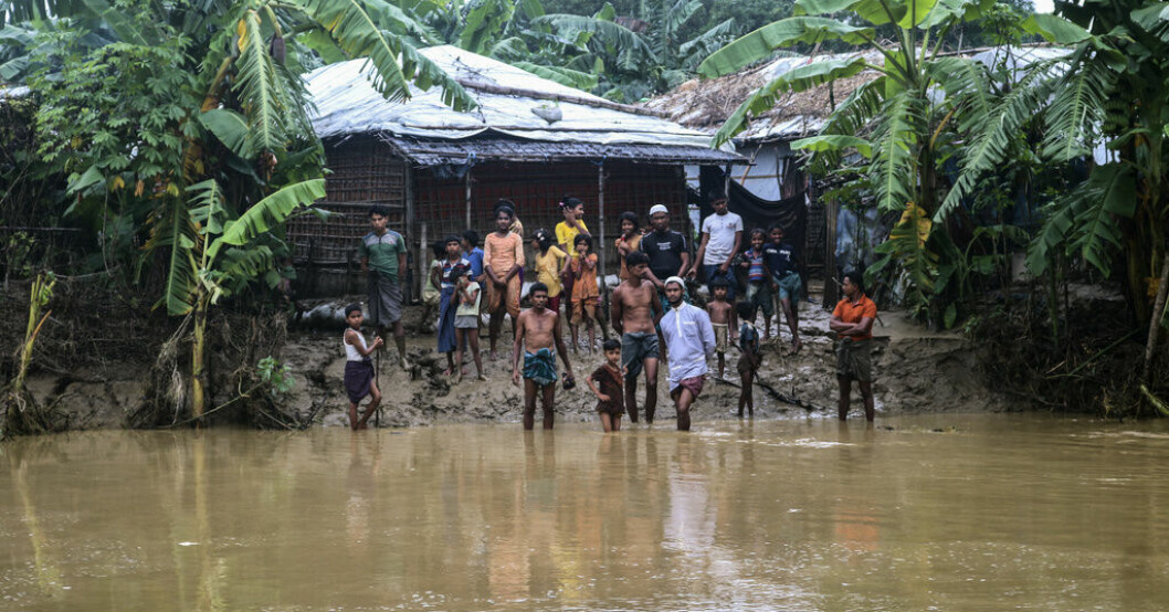 Rohingyer i ett flyktingläger i Kutupalong i Bangladesh under en översvämning i juli 2021. Evakueringar inför jättecyklonen Mocha